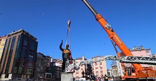 Αποκαθήλωσε άγαλμα του Κεμάλ Ατατούρκ ο Ερντογάν