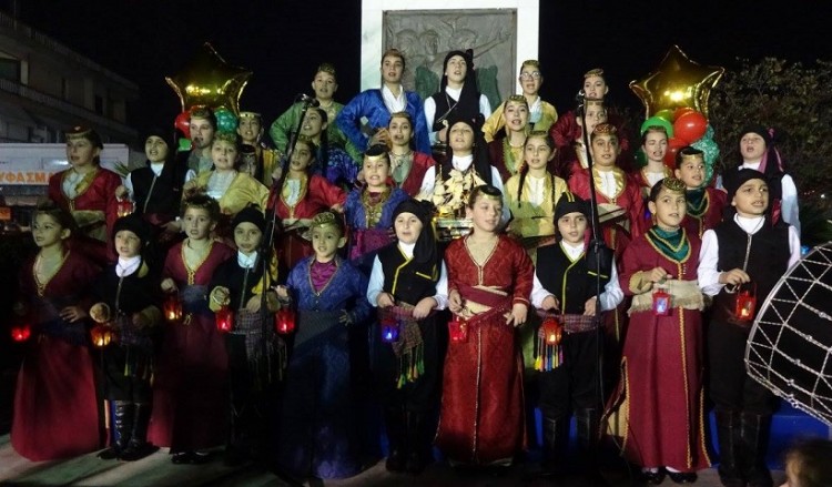 Οι Πόντιοι της Αγ. Βαρβάρας έδωσαν ευχές και είπαν κάλαντα του Πόντου