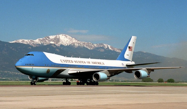 Ο Τραμπ απειλεί να ακυρώσει την αγορά νέου Air Force One