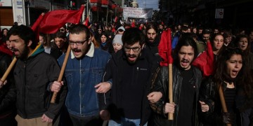 Στους δρόμους οι εργαζόμενοι – 24ωρη απεργία ΓΣΕΕ-ΑΔΕΔΥ