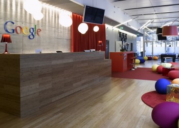 Υπάλληλοι μηνύουν την Google γιατί δεν τους αφήνει να συνομιλούν (φωτο)