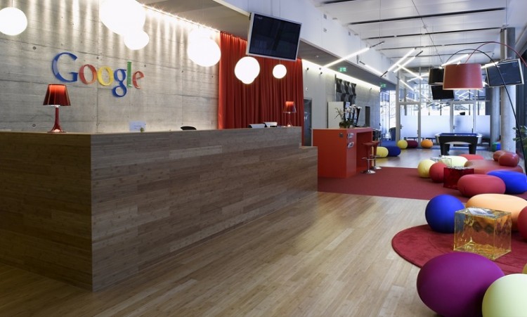 Υπάλληλοι μηνύουν την Google γιατί δεν τους αφήνει να συνομιλούν (φωτο)