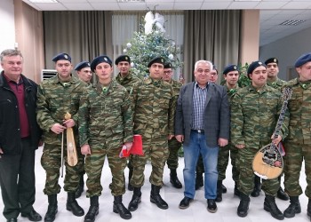 Ποντιακή λύρα και νταούλι της Ένωσης Ποντίων Νίκαιας-Κορυδαλλού ξεσήκωσαν την Aegean στον Πειραιά (βίντεο, φωτο) - Media Gallery