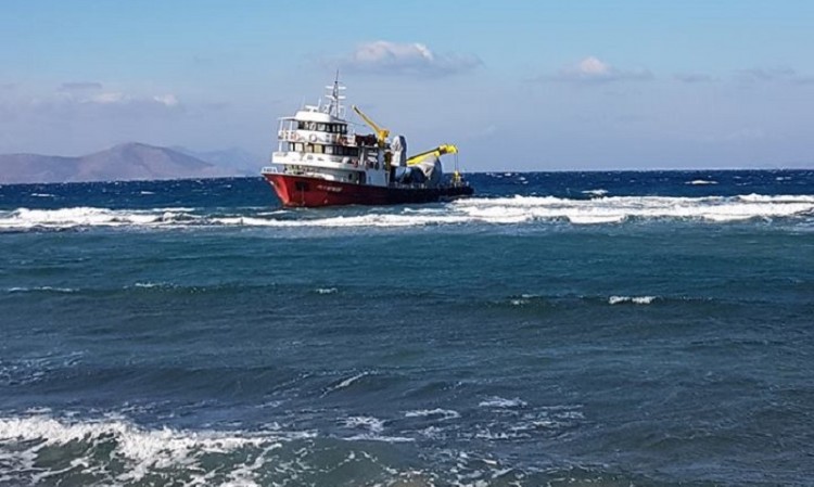 Προσαραγμένο στην Κω παραμένει το τουρκικό πλοίο Alcatras (βίντεο)