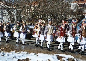 Οι Μωμόγεροι της Κοζάνης ετοιμάζονται να βγουν στους δρόμους ενόψει των εορτών