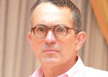 Πολ Καζαριάν: Το ύψος του ελληνικού χρέους είναι το ψέμα του αιώνα