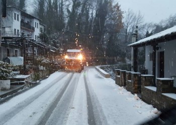Σφοδρή χιονοθύελλα στο Πήλιο – Κλειστό το χιονοδρομικό (φωτο)