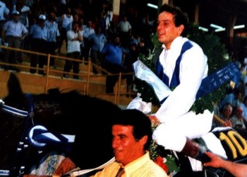 Η Ιπποδρομίες ΑΕ τιμά τον αναβάτη θρύλο Θανάση Σωτηρόπουλο