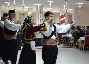 Ποντιακοί και μικρασιάτικοι χοροί στην 112 ΠΜ της Ελευσίνας (φωτο)