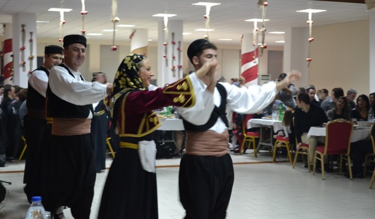 Ποντιακοί και μικρασιάτικοι χοροί στην 112 ΠΜ της Ελευσίνας (φωτο)