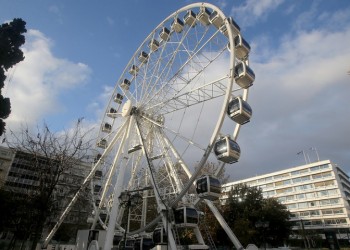 Η συγγνώμη του Δήμου Αθηναίων για τη ρόδα στην πλατεία Συντάγματος