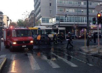 Σοβαρό τροχαίο στη Συγγρού με τραυματίες (βίντεο)