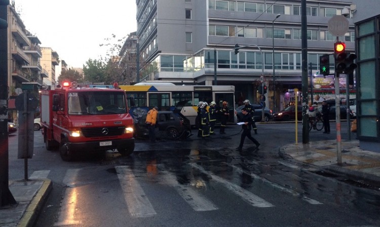 Σοβαρό τροχαίο στη Συγγρού με τραυματίες (βίντεο)