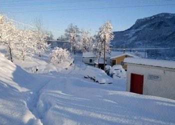 Ο χειμώνας ήρθε στην Τόνια – Τα πρώτα χιόνια έντυσαν στα λευκά τα ποντιακά χωριά