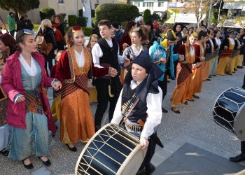 Και τα... τσαμούρια χόρεψαν στην Καλαμαριά (φωτο, βίντεο)