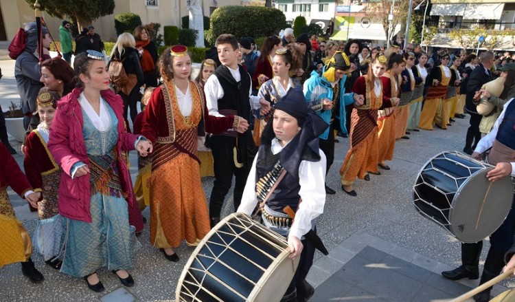 Και τα... τσαμούρια χόρεψαν στην Καλαμαριά (φωτο, βίντεο)