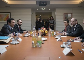 Στήριξη Σουλτς στον Τσίπρα για τα πλεονάσματα