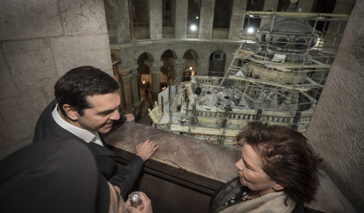 Στον Πανάγιο Τάφο ο Αλέξης Τσίπρας πριν από την τριμερή στα Ιεροσόλυμα