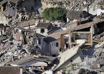 Σεισμικές δονήσεις συγκλονίζουν την Ιταλία