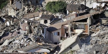 Σεισμικές δονήσεις συγκλονίζουν την Ιταλία