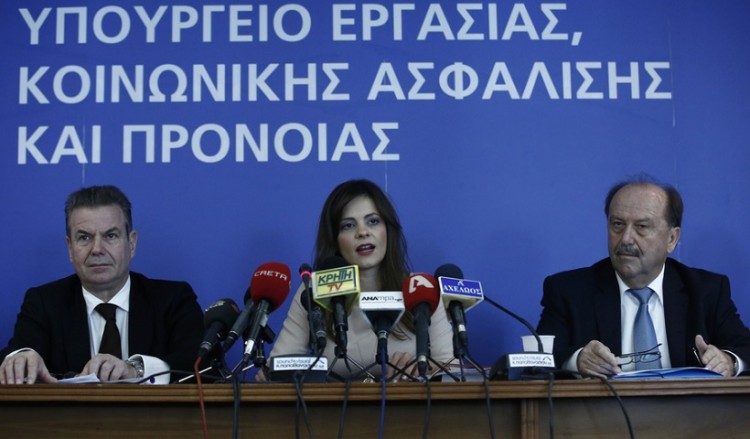 Συντάξεις εντός τριμήνου υπόσχεται το υπουργείο Εργασίας