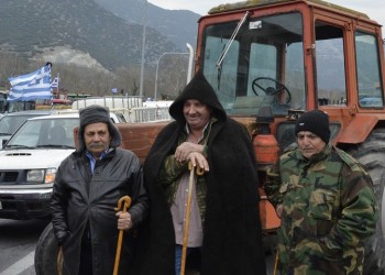 Ξανά στα μπλόκα οι αγρότες της Λάρισας