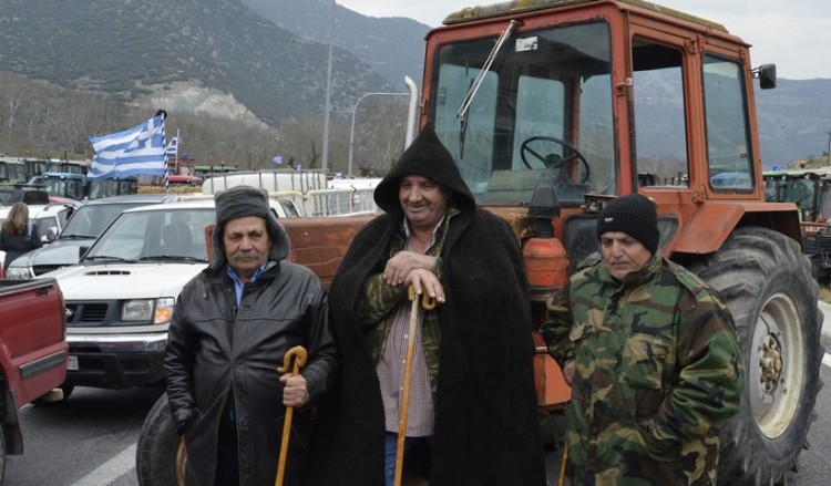 Ξανά στα μπλόκα οι αγρότες της Λάρισας