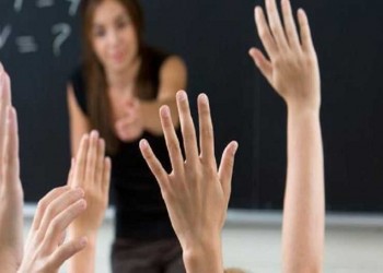 Σε χιλιάδες προσλήψεις εκπαιδευτικών προχωρά η κυβέρνηση