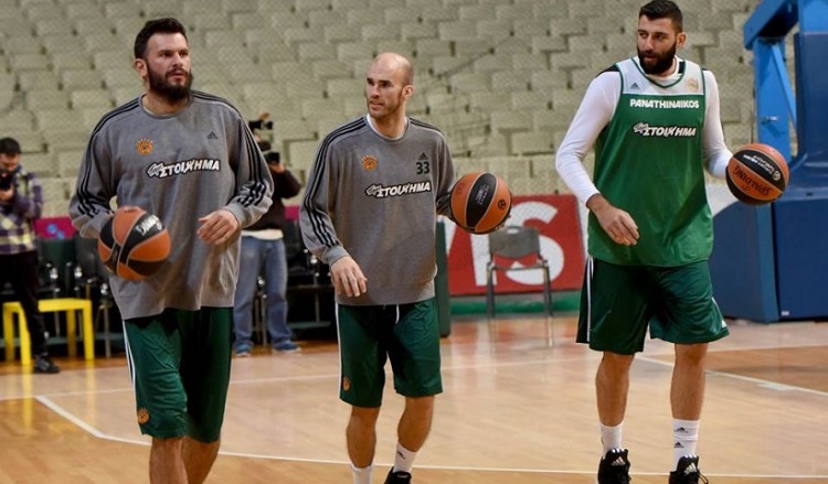 Ο «εξάστερος» θέλει να ρίξει από το θρόνο τη «βασίλισσα»