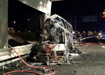 Μαθητές στην πλειοψηφία τους τα θύματα της νέας τραγωδίας στην Ιταλία (φωτο,  βίντεο) - Media Gallery