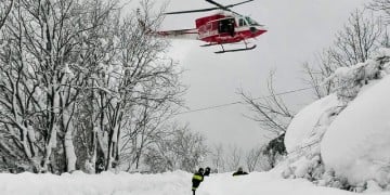 Χιονοστιβάδα καταπλάκωσε ξενοδοχείο στην Ιταλία – Φόβοι για 30 νεκρούς (βίντεο-φωτο)