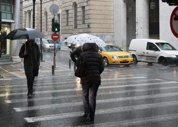 Καιρός: Βροχές, ομίχλη, θυελλώδεις άνεμοι