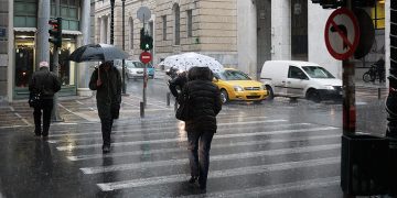 Καιρός: Βροχές, ομίχλη, θυελλώδεις άνεμοι