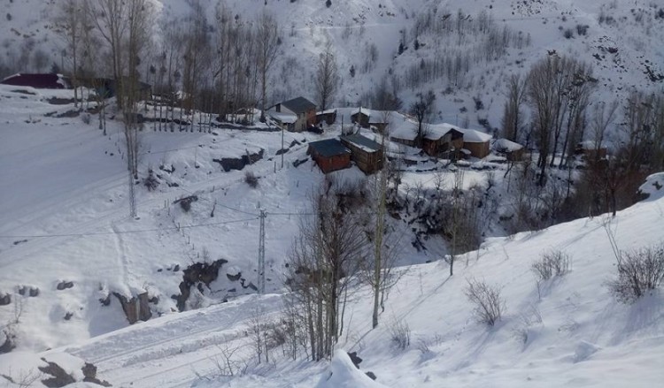 Μαγευτικές εικόνες από τη χιονισμένη Κρώμνη του Πόντου