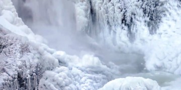 Αναρρίχηση στον παγωμένο καταρράκτη του Λειβαδίτη στην Ξάνθη (φωτο)