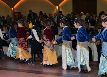 Ξεφάντωσαν στον ετήσιο χορό της «Ευξείνου Λέσχης» Επισκοπής Νάουσας (φωτο)