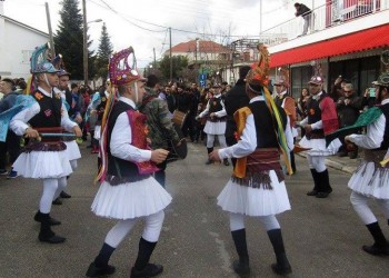 Οι Μωμόγεροι βγήκαν στους δρόμους της Ανατολής Ιωαννίνων (βίντεο)