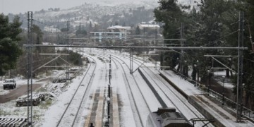300 άτομα εγκλωβισμένα σε τρένο στο Δομοκό