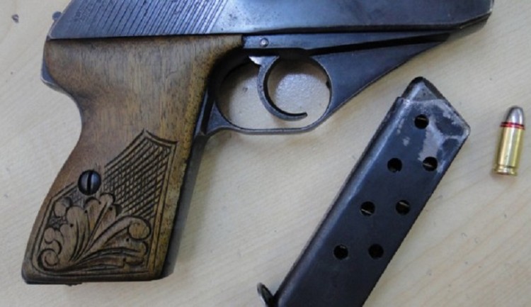 Έβγαλε πιστόλι γιατί ο λογαριασμός ήταν μεγάλος