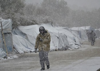 Πλοίο του Πολεμικού Ναυτικού στη Λέσβο για τη φιλοξενία 500 προσφύγων