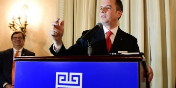 O Τραμπ απέπεμψε τον Ελληνοαμερικανό προσωπάρχη του Λευκού Οίκου, Ράινς Πρίμπους