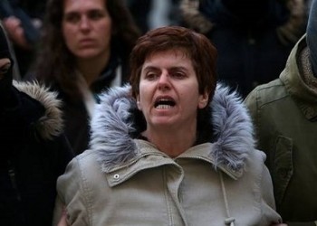Στη μητέρα της Πόλας Ρούπα η επιμέλεια του γιου της