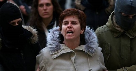 Στη μητέρα της Πόλας Ρούπα η επιμέλεια του γιου της