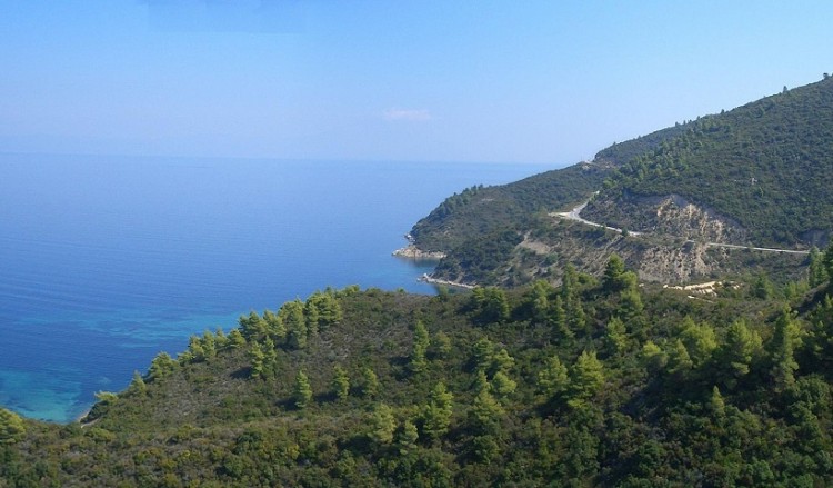 Χαλκιδική: Απομακρύνονται κάτοικοι από σπίτια κοντά στο λιμάνι του χωριού Σάρτη