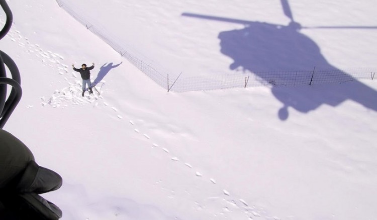 Καρέ-καρέ η διάσωση εγκλωβισμένων από το χιόνι στη Σκόπελο (βίντεο)