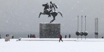 Σε λευκό κλοιό η Θεσσαλονίκη – Αναμένεται νέο κύμα χιονιά