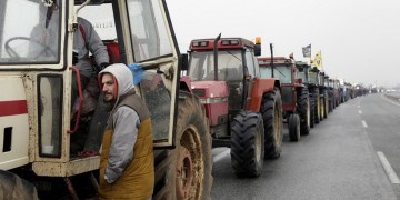 Έτοιμοι να κόψουν την Ελλάδα στα δύο οι αγρότες των μπλόκων