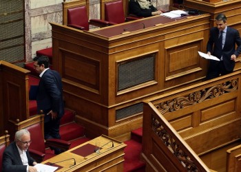 Σκληρή αντιπαράθεση Τσίπρα-Μητσοτάκη στη Βουλή