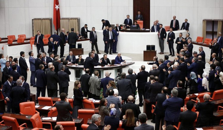 Επικίνδυνη ακροδεξιά συσπείρωση στην Τουρκία