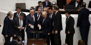 Ισχυρότερος από ποτέ ο Ερντογάν – Εγκρίθηκε το νέο Σύνταγμα